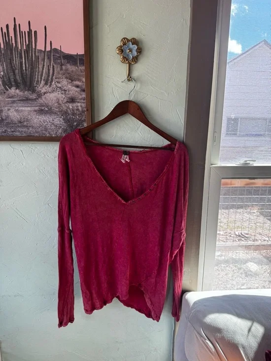 Free People We The Free Santa Cruz BOHO Henley Red Size Medium - Picture 2 of 9